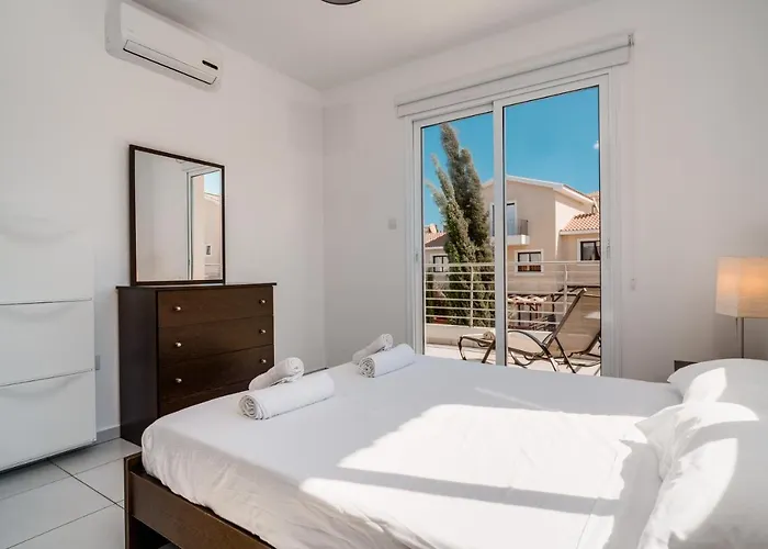 Lovely 2 Bedroom Family W/ Pool