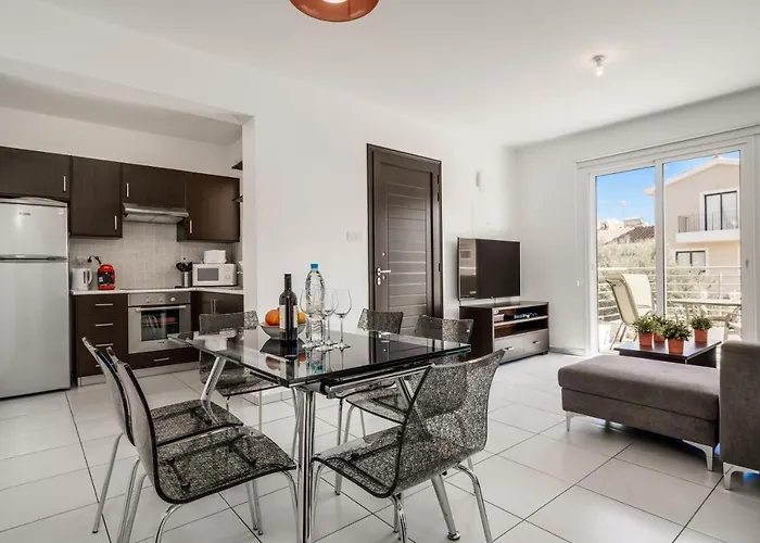 Lovely 2 Bedroom Family W/ Pool * プロタラス