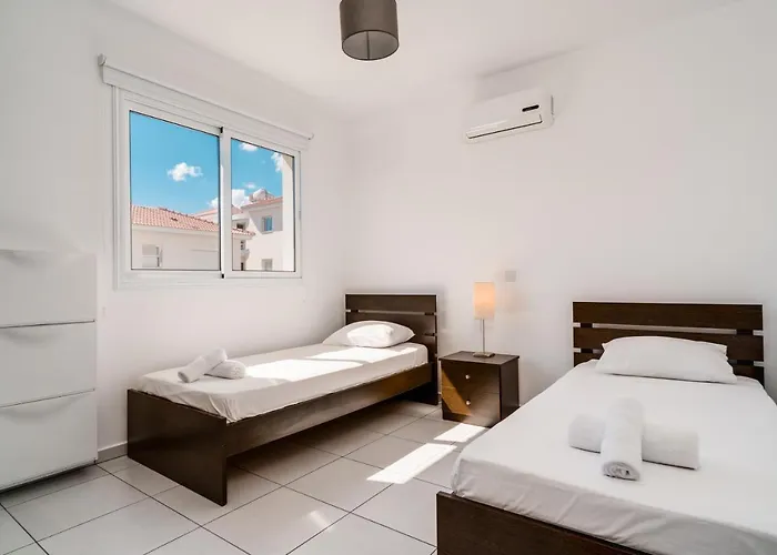 Lovely 2 Bedroom Family W/ Pool Lägenhet Protaras