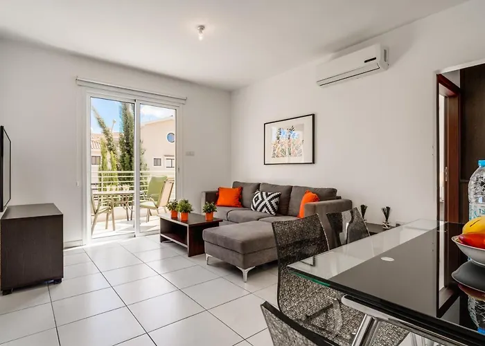 Lovely 2 Bedroom Family W/ Pool