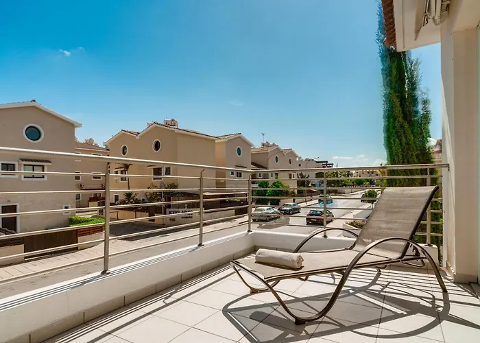 Lovely 2 Bedroom Family W/ Pool *