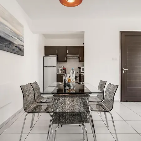 Apartment Lovely 2 Bedroom Family W/ Pool Protaras
