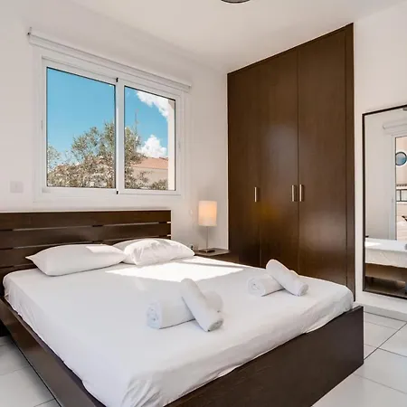 Apartment Lovely 2 Bedroom Family W/ Pool *