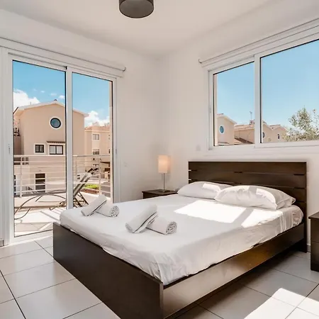 Lovely 2 Bedroom Family W/ Pool Lejlighed Protaras
