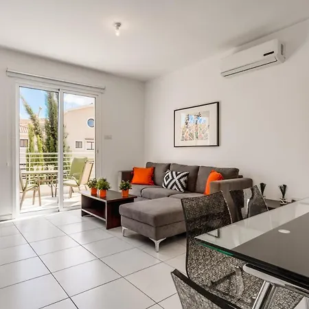 Lovely 2 Bedroom Family W/ Pool