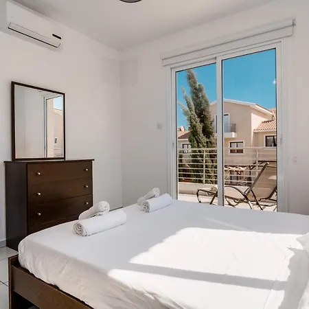 Lovely 2 Bedroom Family W/ Pool