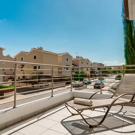 Lovely 2 Bedroom Family W/ Pool *