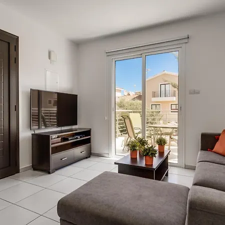 Apartment Lovely 2 Bedroom Family W/ Pool Protaras