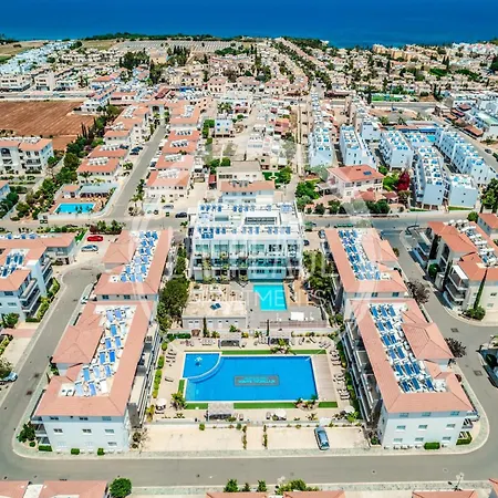 Lovely 2 Bedroom Family W/ Pool