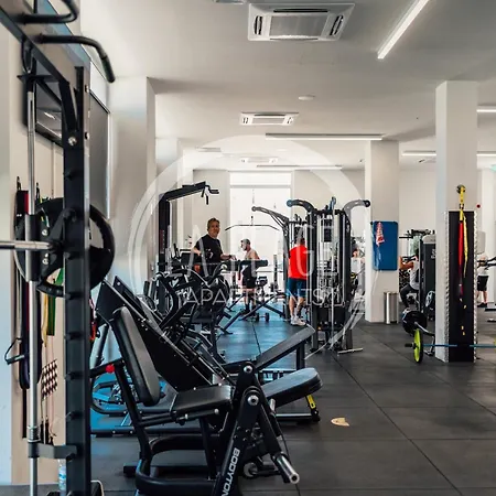 Lovely 2 Bedroom Family W/ Pool *