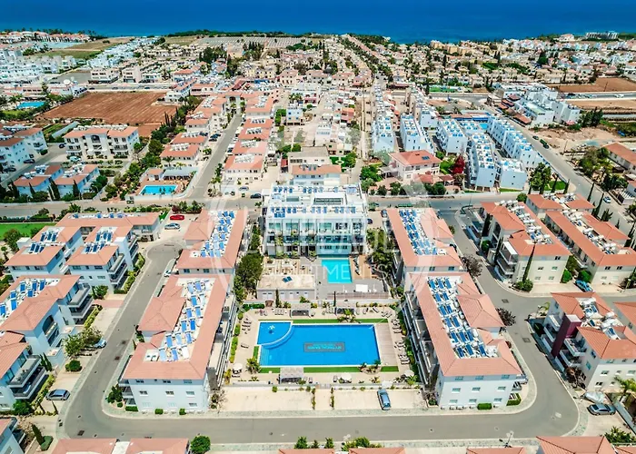 Lovely 2 Bedroom Family W/ Pool