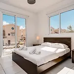 Lovely 2 Bedroom Family W/ Pool 아파트 프로타라스