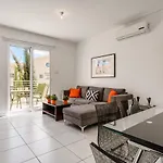 Lovely 2 Bedroom Family W/ Pool