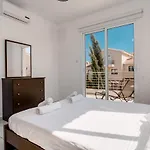 Lovely 2 Bedroom Family W/ Pool