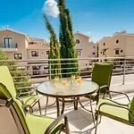 Lovely 2 Bedroom Family W/ Pool 아파트 *