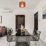 Lovely 2 Bedroom Family W/ Pool 프로타라스