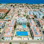 Lovely 2 Bedroom Family W/ Pool