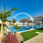 Lovely 2 Bedroom Family W/ Pool *